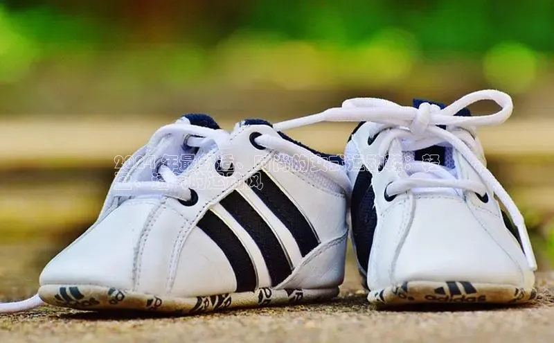 B—sports旧版下载百度识图2024 年最舒适、时尚的女式运动鞋：轻
盈、透气的运动风