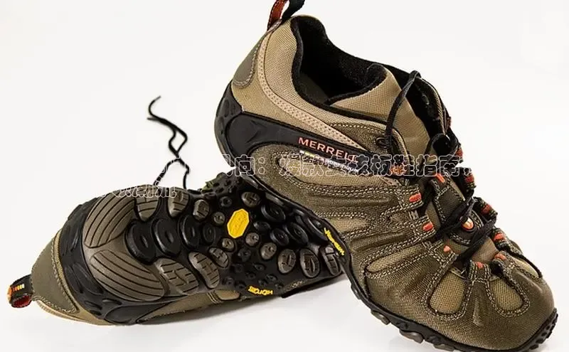 b体育下载入口app百度学术2024 年时尚风向：爆款女孩板鞋指南，
引领潮流