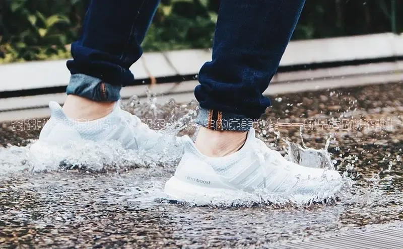 安踏引领潮流风尚，2025年女大学生的完美选择——新品运动鞋评测